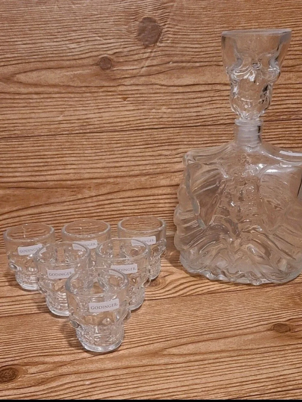 Godinger Skeleton decanter with skull shot glasses Set Halloween